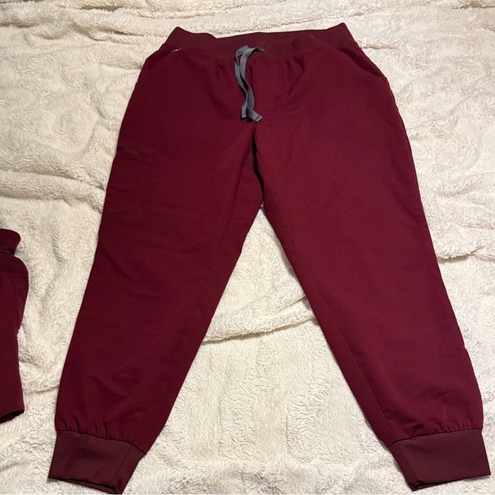Figs Women's Maroon Jogger Pants
